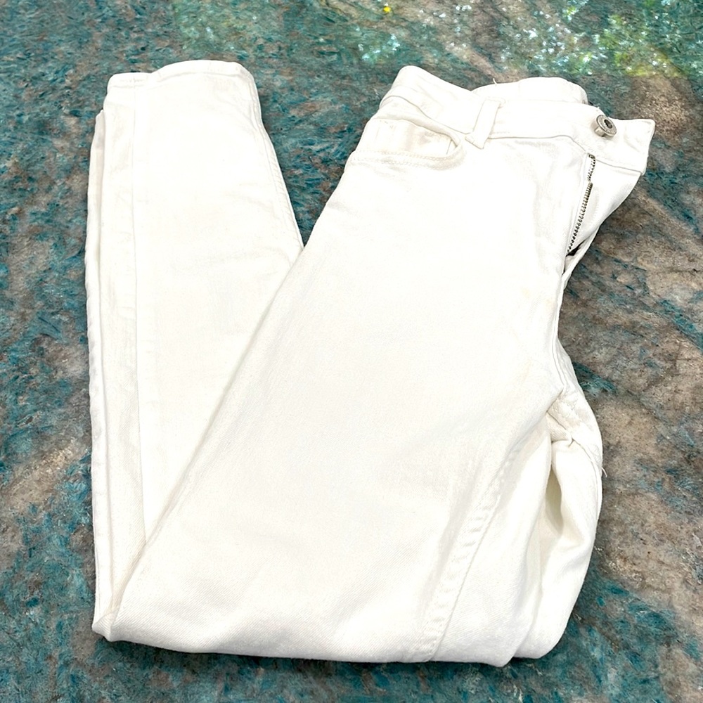 Zara basic denim white jean slightly used size 4